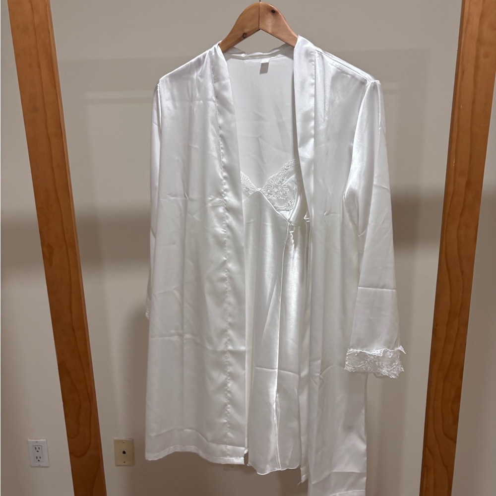 Elegant White Satin Robe with Lace Trim